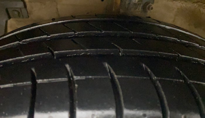 2015 Maruti Ertiga VXI, Petrol, Manual, 1,25,661 km, Left Front Tyre Tread