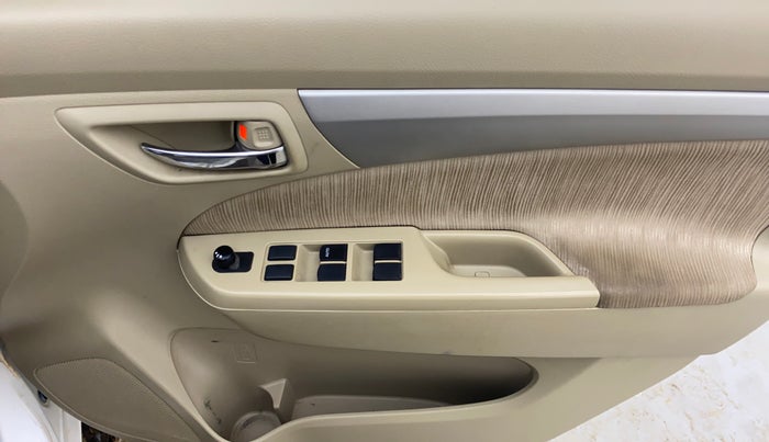 2015 Maruti Ertiga VXI, Petrol, Manual, 1,25,661 km, Driver Side Door Panels Control