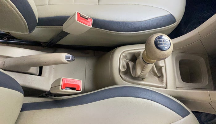 2015 Maruti Ertiga VXI, Petrol, Manual, 1,25,661 km, Gear Lever