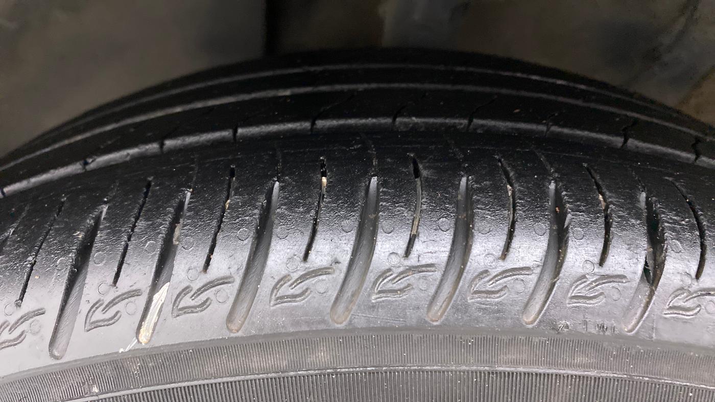 2021 KIA SONET GTX PLUS 1.0 DCT DUAL TONE, Petrol, Automatic, 38,579 km, Left Front Tyre Tread