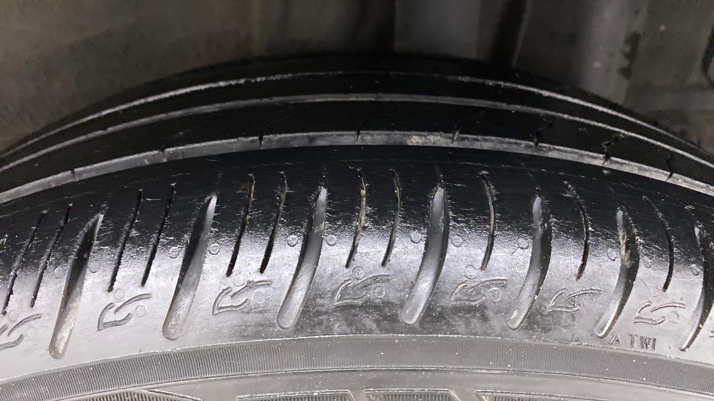 2021 KIA SONET GTX PLUS 1.0 DCT DUAL TONE, Petrol, Automatic, 38,579 km, Left Rear Tyre Tread