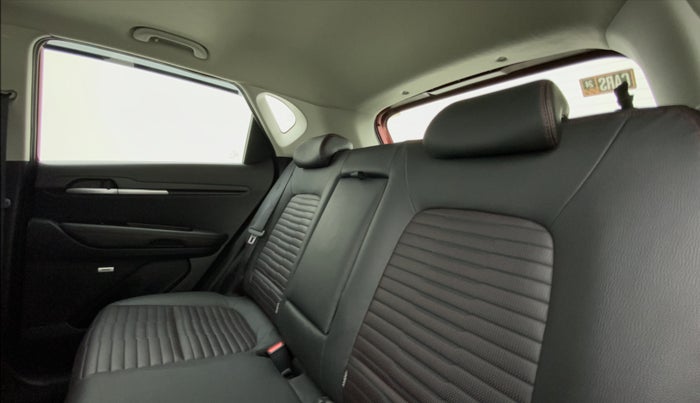 2021 KIA SONET GTX PLUS 1.0 DCT DUAL TONE, Petrol, Automatic, 38,579 km, Right Side Rear Door Cabin