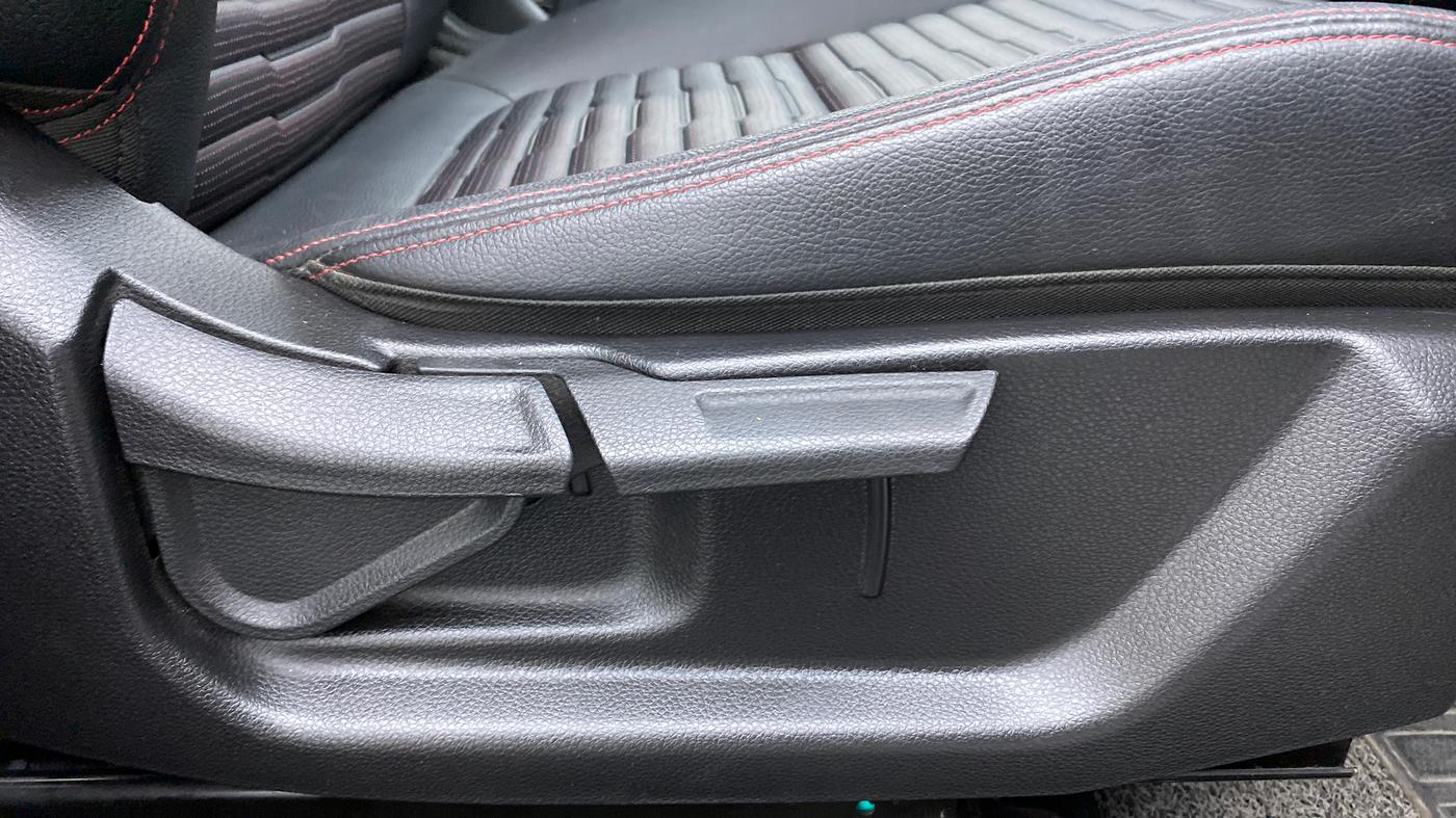 2021 KIA SONET GTX PLUS 1.0 DCT DUAL TONE, Petrol, Automatic, 38,579 km, Driver Side Adjustment Panel