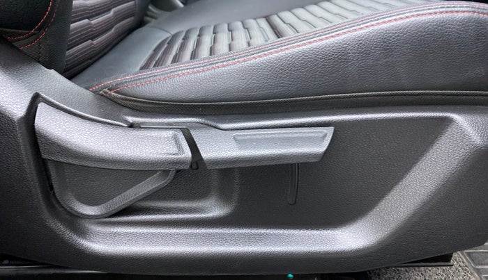 2021 KIA SONET GTX PLUS 1.0 DCT DUAL TONE, Petrol, Automatic, 38,579 km, Driver Side Adjustment Panel