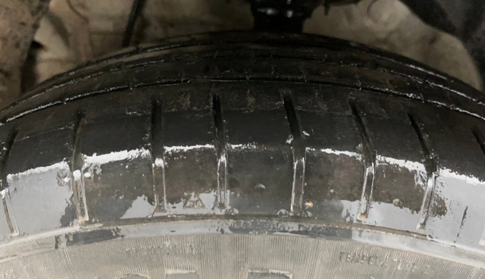 2022 Mahindra XUV300 W6 1.2 PETROL AMT, Petrol, Automatic, 18,956 km, Left Front Tyre Tread