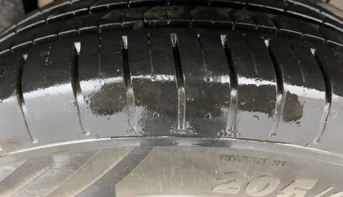 2022 Mahindra XUV300 W6 1.2 PETROL AMT, Petrol, Automatic, 18,956 km, Left Rear Tyre Tread