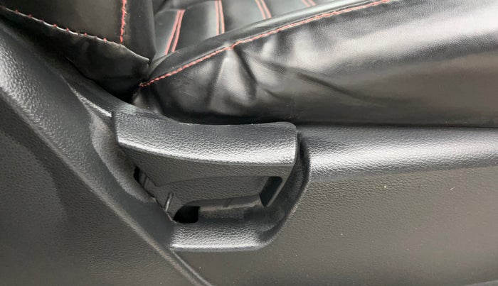 2022 Mahindra XUV300 W6 1.2 PETROL AMT, Petrol, Automatic, 18,956 km, Driver Side Adjustment Panel