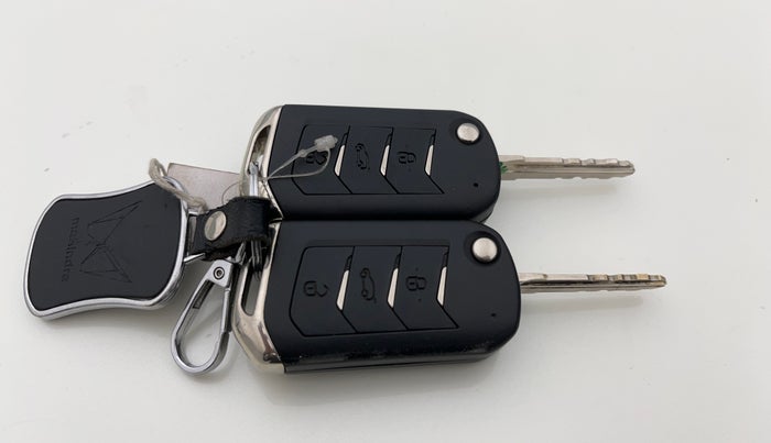 2022 Mahindra XUV300 W6 1.2 PETROL AMT, Petrol, Automatic, 18,956 km, Key Close Up