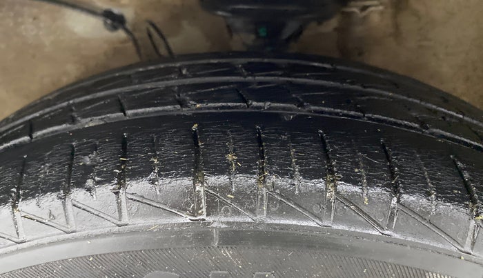 2020 Maruti Alto VXI, Petrol, Manual, 20,242 km, Left Front Tyre Tread