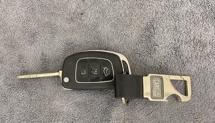 2014 Hyundai Xcent S 1.2, Petrol, Manual, 78,740 km, Key Close Up