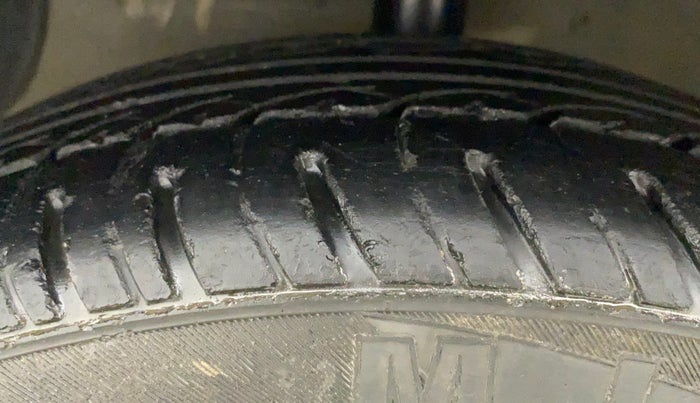 2014 Hyundai Xcent S 1.2, Petrol, Manual, 78,740 km, Left Front Tyre Tread