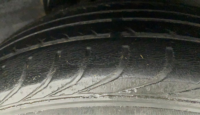 2013 Hyundai i20 MAGNA (O) 1.2, Petrol, Manual, 38,706 km, Left Rear Tyre Tread