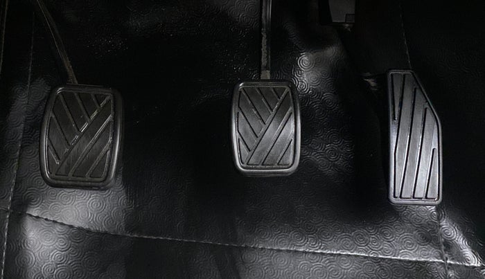 2017 Maruti Baleno DELTA PETROL 1.2, CNG, Manual, 42,603 km, Pedals
