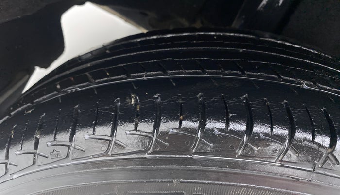 2017 Maruti Baleno DELTA PETROL 1.2, CNG, Manual, 42,603 km, Right Rear Tyre Tread