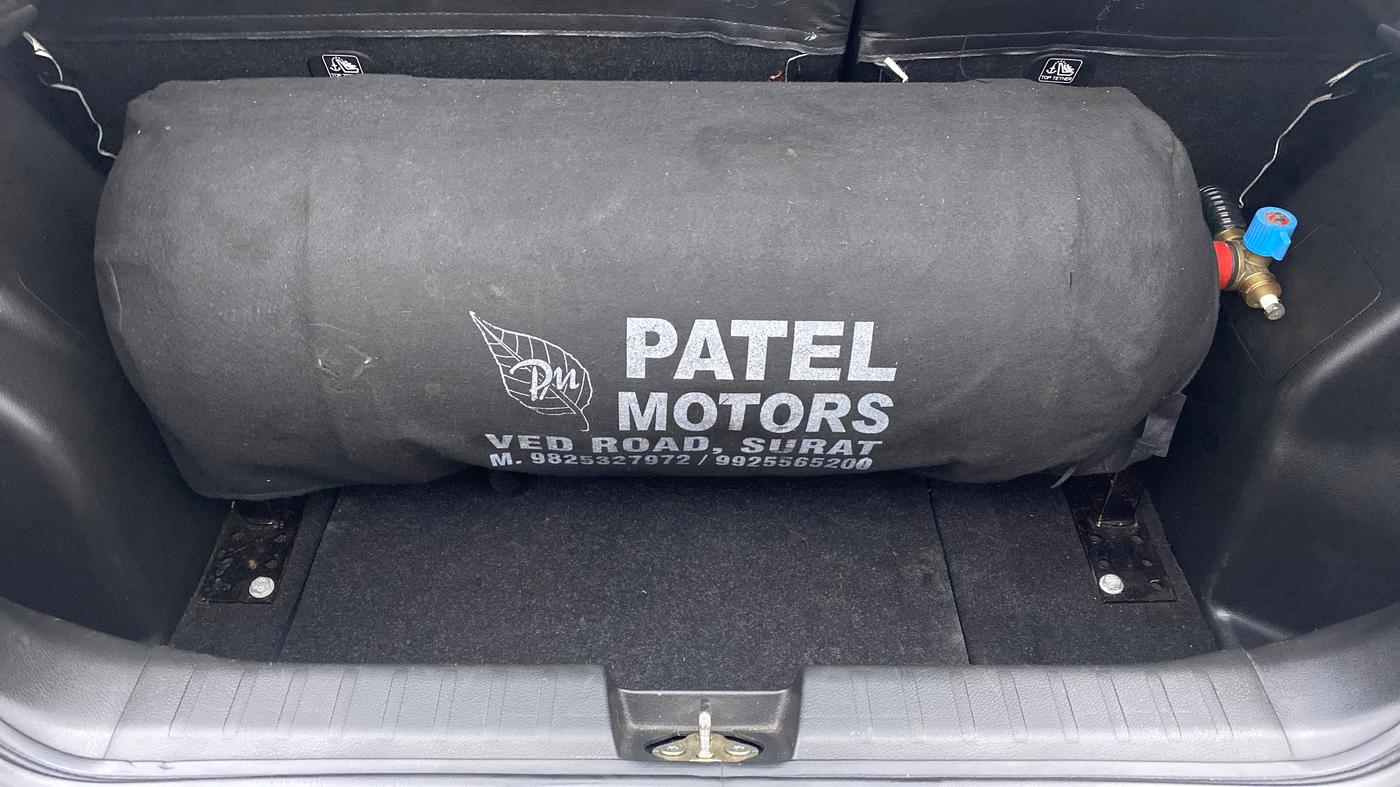 2017 Maruti Baleno DELTA PETROL 1.2, CNG, Manual, 42,603 km, Boot Inside