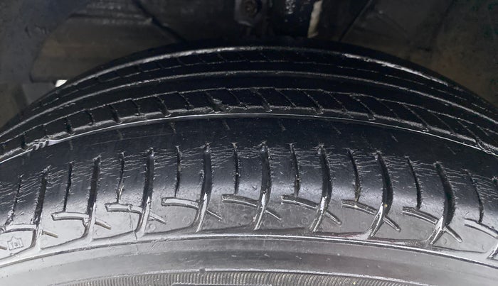 2017 Maruti Baleno DELTA PETROL 1.2, CNG, Manual, 42,603 km, Left Front Tyre Tread