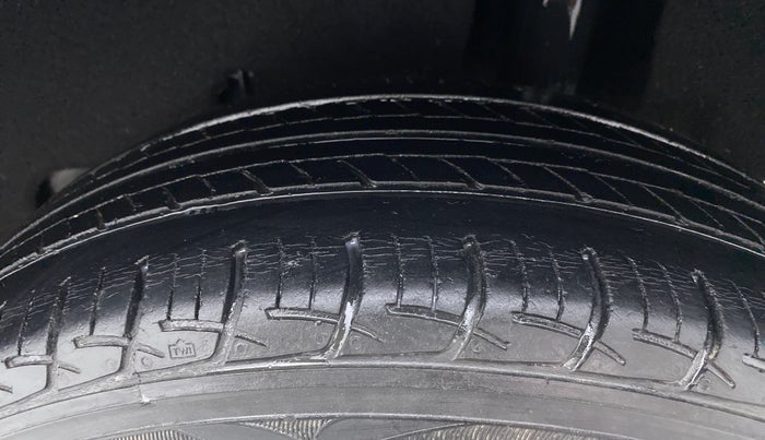 2017 Maruti Baleno DELTA PETROL 1.2, CNG, Manual, 42,603 km, Left Rear Tyre Tread
