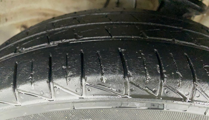 2020 Maruti Alto LXI, Petrol, Manual, 28,235 km, Left Front Tyre Tread