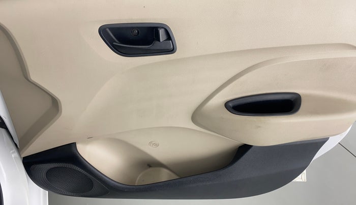 2021 Hyundai NEW SANTRO SPORTZ EXECUTIVE CNG, CNG, Manual, 78,271 km, Driver Side Door Panels Control