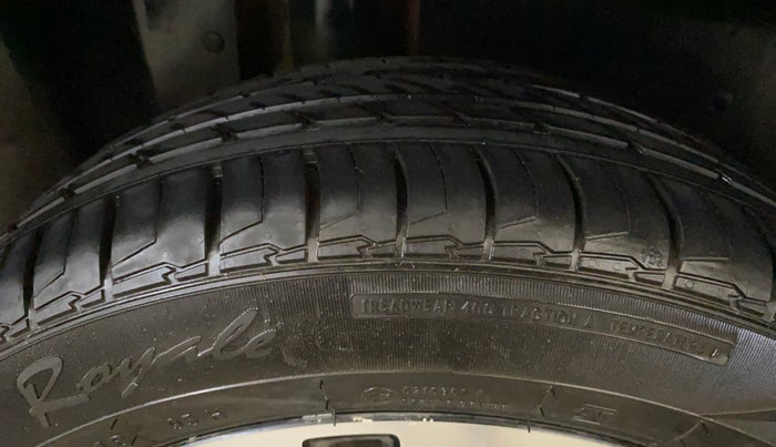 2021 MG HECTOR PLUS SELECT 2.0 DIESEL TURBO MT 7-STR, Diesel, Manual, 91,620 km, Right Rear Tyre Tread