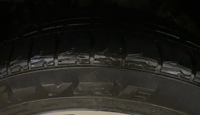 2021 MG HECTOR PLUS SELECT 2.0 DIESEL TURBO MT 7-STR, Diesel, Manual, 91,620 km, Left Front Tyre Tread