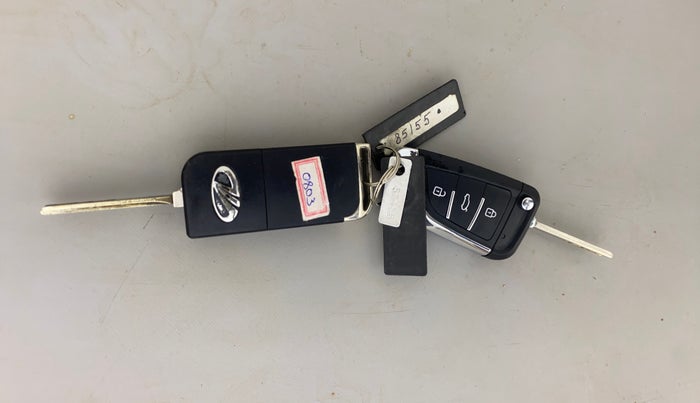 2015 Mahindra XUV500 W6, Diesel, Manual, 54,569 km, Key Close Up
