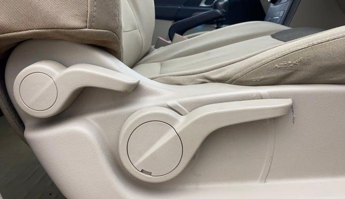 2015 Mahindra XUV500 W6, Diesel, Manual, 54,569 km, Driver Side Adjustment Panel