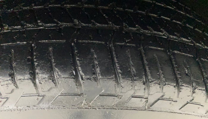 2015 Mahindra XUV500 W6, Diesel, Manual, 54,569 km, Left Front Tyre Tread