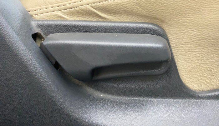 2013 Maruti Ritz VDI, Diesel, Manual, 1,20,414 km, Driver Side Adjustment Panel