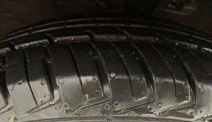 2011 Hyundai i10 MAGNA 1.2, Petrol, Manual, 43,547 km, Right Front Tyre Tread