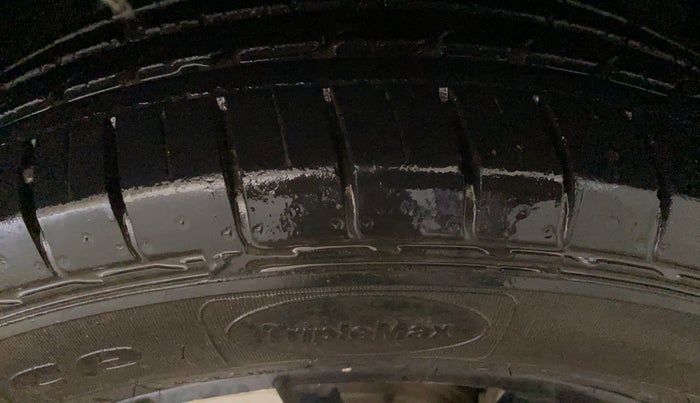 2020 MG HECTOR PLUS SHARP 1.5 PETROL TURBO DCT 6-STR, Petrol, Automatic, 65,948 km, Right Front Tyre Tread