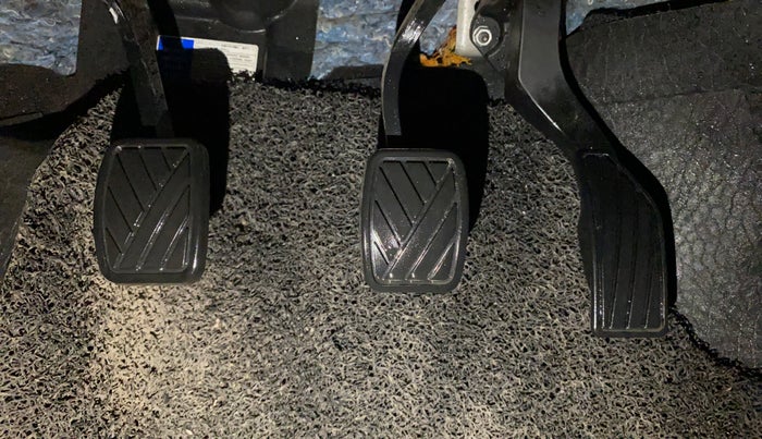 2022 Maruti Vitara Brezza LXI, Petrol, Manual, 38,066 km, Pedals