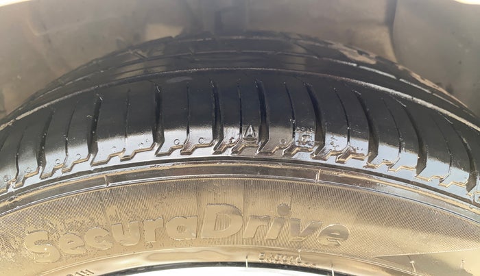 2021 Hyundai GRAND I10 NIOS ASTA AMT 1.2 KAPPA VTVT, Petrol, Automatic, 50,766 km, Right Front Tyre Tread