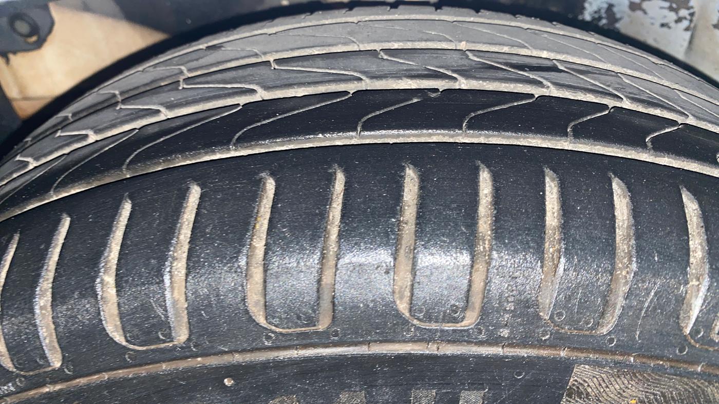 2013 Honda Brio S MT, Petrol, Manual, 79,070 km, Left Front Tyre Tread