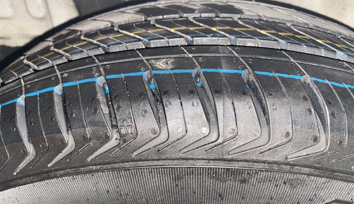 2013 Honda Brio S MT, Petrol, Manual, 79,070 km, Right Rear Tyre Tread