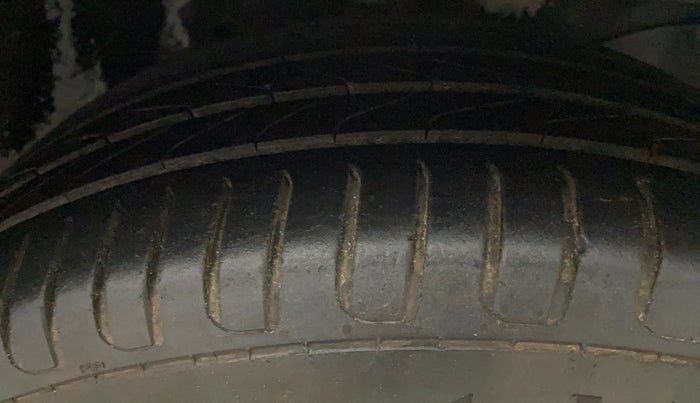 2013 Honda Brio S MT, Petrol, Manual, 79,070 km, Right Front Tyre Tread