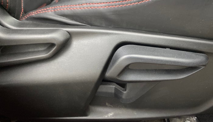 2021 Tata Tiago XZ PLUS PETROL, Petrol, Manual, 30,917 km, Driver Side Adjustment Panel