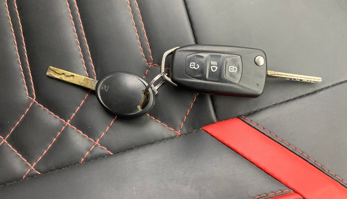 2021 Tata Tiago XZ PLUS PETROL, Petrol, Manual, 30,917 km, Key Close Up