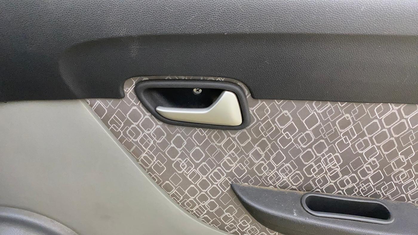 2019 Maruti Alto 800 LXI, Petrol, Manual, 31,027 km, Driver Side Door Panels Control