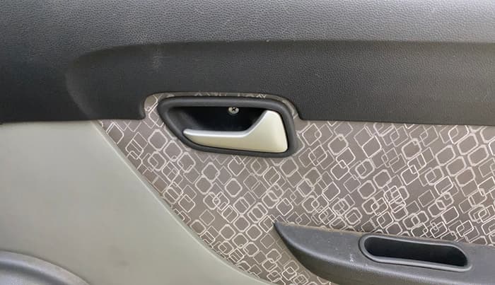 2019 Maruti Alto 800 LXI, Petrol, Manual, 31,027 km, Driver Side Door Panels Control