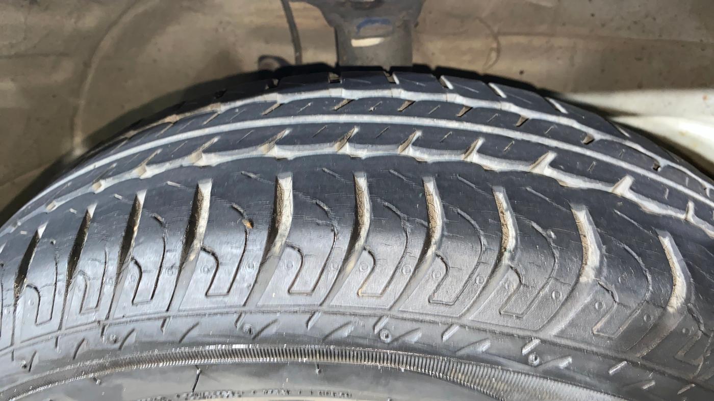 2013 Maruti Wagon R 1.0 VXI, Petrol, Manual, 13,038 km, Right Front Tyre Tread