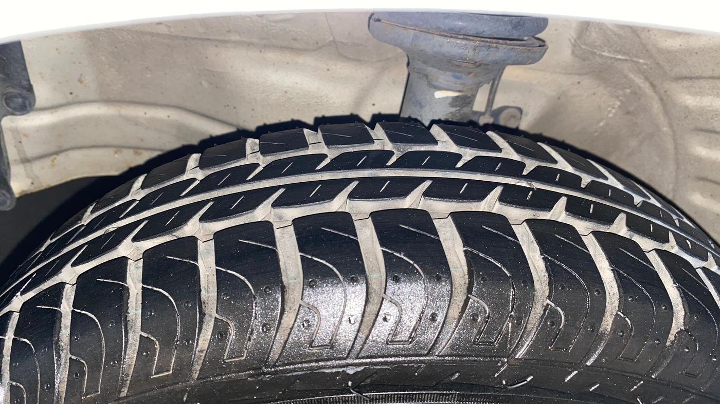 2013 Maruti Wagon R 1.0 VXI, Petrol, Manual, 13,038 km, Left Front Tyre Tread