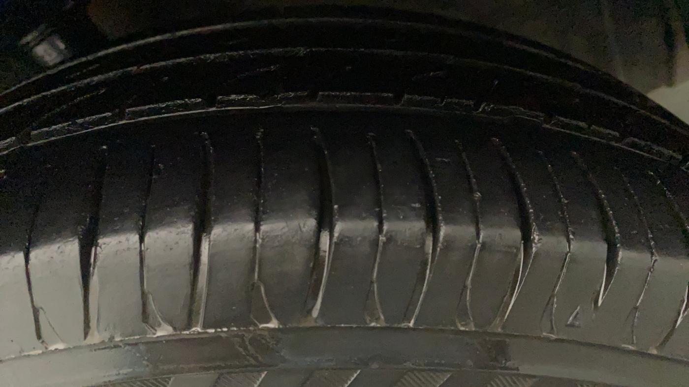 2011 Hyundai i20 SPORTZ 1.2, Petrol, Manual, 1,22,248 km, Left Front Tyre Tread