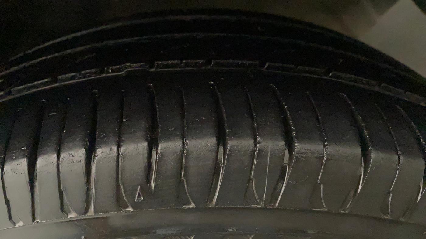 2011 Hyundai i20 SPORTZ 1.2, Petrol, Manual, 1,22,248 km, Left Rear Tyre Tread