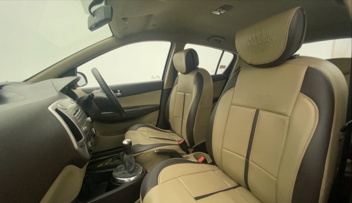2011 Hyundai i20 SPORTZ 1.2, Petrol, Manual, 1,22,248 km, Right Side Front Door Cabin
