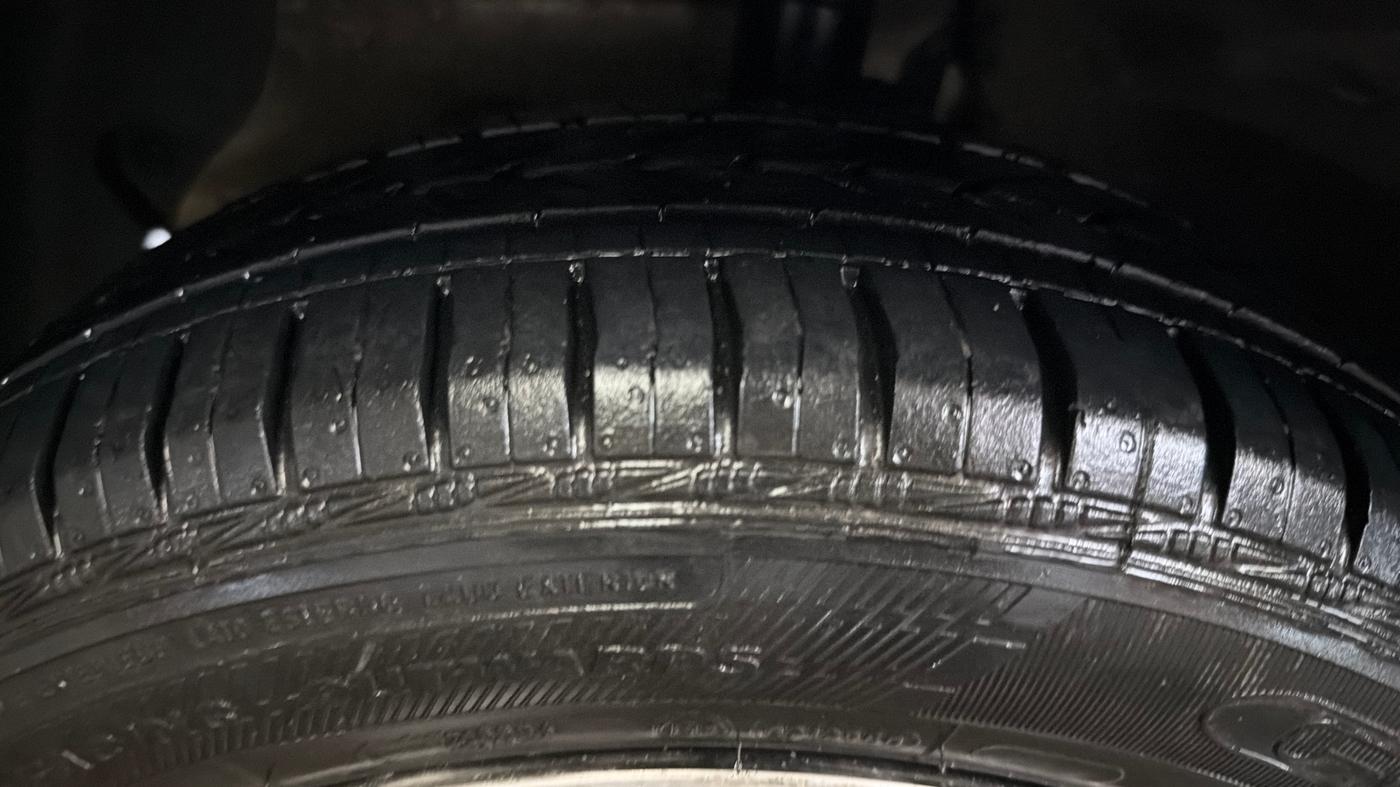 2018 Hyundai Grand i10 SPORTZ AT 1.2 KAPPA VTVT, Petrol, Automatic, 23,549 km, Left Front Tyre Tread