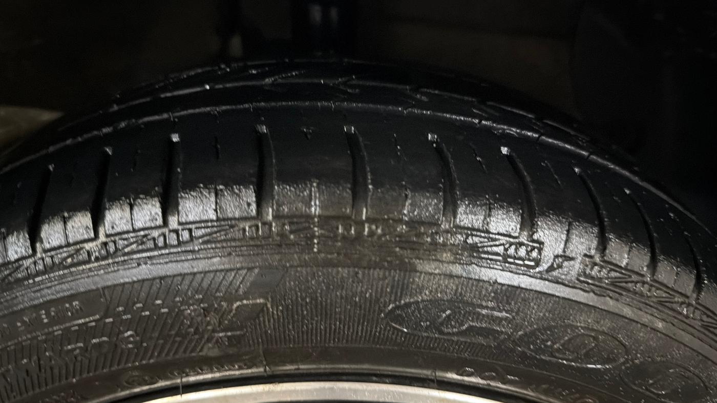 2018 Hyundai Grand i10 SPORTZ AT 1.2 KAPPA VTVT, Petrol, Automatic, 23,549 km, Right Front Tyre Tread