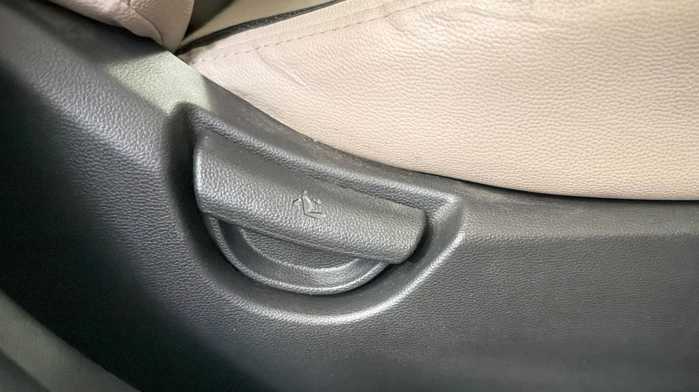 2018 Hyundai Grand i10 SPORTZ AT 1.2 KAPPA VTVT, Petrol, Automatic, 23,549 km, Driver Side Adjustment Panel