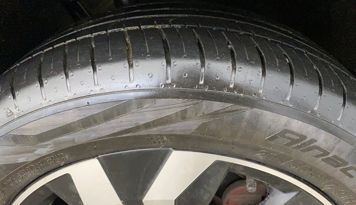 2023 Volkswagen TAIGUN GT PLUS 1.5 TSI DSG, Petrol, Automatic, 20,622 km, Right Front Tyre Tread