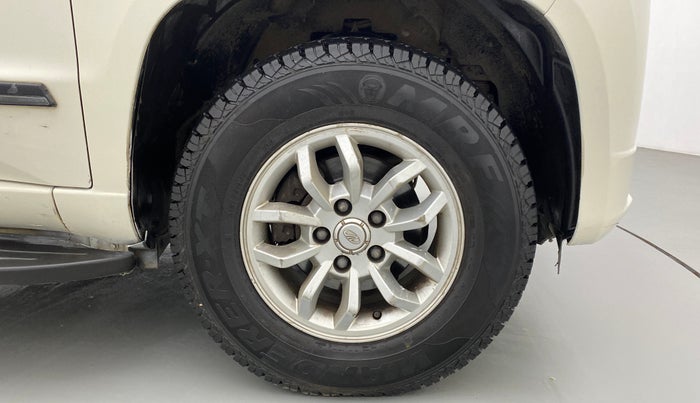 2016 Mahindra TUV300 T8, Diesel, Manual, 74,241 km, Right Front Wheel